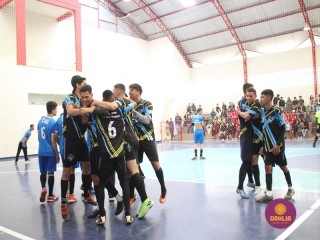 
<a style='margin-left: 5px;' class='btn btn-xs btn-social btn-facebook' href='https://www.facebook.com/sharer/sharer.php?u=https://www.boladovale.com.br/imgs/800-800-90/conteudo/fotos/1592/img7927.jpg' rel='popup' data-width='500' data-height='400'><i class='fa fa-facebook'></i>Compartilhar <span class='hidden-xs'>no Facebook</span>
</a> 
<a class='btn btn-default btn-xs' target='_blank' href='imgs/800-800-90/conteudo/fotos/1592/img7927.jpg'>
<span class='glyphicon glyphicon-cloud-download'></span> Salvar
</a> 
<span></span>