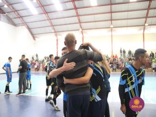 
<a style='margin-left: 5px;' class='btn btn-xs btn-social btn-facebook' href='https://www.facebook.com/sharer/sharer.php?u=https://www.boladovale.com.br/imgs/800-800-90/conteudo/fotos/1592/img7935.jpg' rel='popup' data-width='500' data-height='400'><i class='fa fa-facebook'></i>Compartilhar <span class='hidden-xs'>no Facebook</span>
</a> 
<a class='btn btn-default btn-xs' target='_blank' href='imgs/800-800-90/conteudo/fotos/1592/img7935.jpg'>
<span class='glyphicon glyphicon-cloud-download'></span> Salvar
</a> 
<span></span>