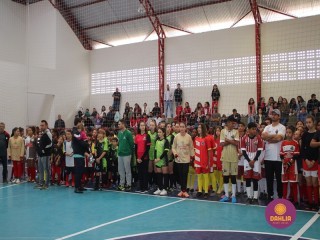 
<a style='margin-left: 5px;' class='btn btn-xs btn-social btn-facebook' href='https://www.facebook.com/sharer/sharer.php?u=https://www.boladovale.com.br/imgs/800-800-90/conteudo/fotos/1594/img7986.jpg' rel='popup' data-width='500' data-height='400'><i class='fa fa-facebook'></i>Compartilhar <span class='hidden-xs'>no Facebook</span>
</a> 
<a class='btn btn-default btn-xs' target='_blank' href='imgs/800-800-90/conteudo/fotos/1594/img7986.jpg'>
<span class='glyphicon glyphicon-cloud-download'></span> Salvar
</a> 
<span></span>