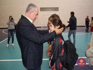 
<a style='margin-left: 5px;' class='btn btn-xs btn-social btn-facebook' href='https://www.facebook.com/sharer/sharer.php?u=https://www.boladovale.com.br/imgs/800-800-90/conteudo/fotos/1594/img7990.jpg' rel='popup' data-width='500' data-height='400'><i class='fa fa-facebook'></i>Compartilhar <span class='hidden-xs'>no Facebook</span>
</a> 
<a class='btn btn-default btn-xs' target='_blank' href='imgs/800-800-90/conteudo/fotos/1594/img7990.jpg'>
<span class='glyphicon glyphicon-cloud-download'></span> Salvar
</a> 
<span></span>