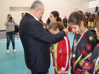 
<a style='margin-left: 5px;' class='btn btn-xs btn-social btn-facebook' href='https://www.facebook.com/sharer/sharer.php?u=https://www.boladovale.com.br/imgs/800-800-90/conteudo/fotos/1594/img7995.jpg' rel='popup' data-width='500' data-height='400'><i class='fa fa-facebook'></i>Compartilhar <span class='hidden-xs'>no Facebook</span>
</a> 
<a class='btn btn-default btn-xs' target='_blank' href='imgs/800-800-90/conteudo/fotos/1594/img7995.jpg'>
<span class='glyphicon glyphicon-cloud-download'></span> Salvar
</a> 
<span></span>