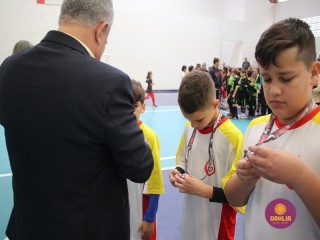 
<a style='margin-left: 5px;' class='btn btn-xs btn-social btn-facebook' href='https://www.facebook.com/sharer/sharer.php?u=https://www.boladovale.com.br/imgs/800-800-90/conteudo/fotos/1594/img8035.jpg' rel='popup' data-width='500' data-height='400'><i class='fa fa-facebook'></i>Compartilhar <span class='hidden-xs'>no Facebook</span>
</a> 
<a class='btn btn-default btn-xs' target='_blank' href='imgs/800-800-90/conteudo/fotos/1594/img8035.jpg'>
<span class='glyphicon glyphicon-cloud-download'></span> Salvar
</a> 
<span></span>