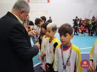 
<a style='margin-left: 5px;' class='btn btn-xs btn-social btn-facebook' href='https://www.facebook.com/sharer/sharer.php?u=https://www.boladovale.com.br/imgs/800-800-90/conteudo/fotos/1594/img8037.jpg' rel='popup' data-width='500' data-height='400'><i class='fa fa-facebook'></i>Compartilhar <span class='hidden-xs'>no Facebook</span>
</a> 
<a class='btn btn-default btn-xs' target='_blank' href='imgs/800-800-90/conteudo/fotos/1594/img8037.jpg'>
<span class='glyphicon glyphicon-cloud-download'></span> Salvar
</a> 
<span></span>
