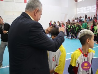 
<a style='margin-left: 5px;' class='btn btn-xs btn-social btn-facebook' href='https://www.facebook.com/sharer/sharer.php?u=https://www.boladovale.com.br/imgs/800-800-90/conteudo/fotos/1594/img8041.jpg' rel='popup' data-width='500' data-height='400'><i class='fa fa-facebook'></i>Compartilhar <span class='hidden-xs'>no Facebook</span>
</a> 
<a class='btn btn-default btn-xs' target='_blank' href='imgs/800-800-90/conteudo/fotos/1594/img8041.jpg'>
<span class='glyphicon glyphicon-cloud-download'></span> Salvar
</a> 
<span></span>