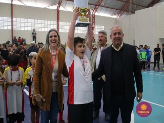 
<a style='margin-left: 5px;' class='btn btn-xs btn-social btn-facebook' href='https://www.facebook.com/sharer/sharer.php?u=https://www.boladovale.com.br/imgs/800-800-90/conteudo/fotos/1594/img8044.jpg' rel='popup' data-width='500' data-height='400'><i class='fa fa-facebook'></i>Compartilhar <span class='hidden-xs'>no Facebook</span>
</a> 
<a class='btn btn-default btn-xs' target='_blank' href='imgs/800-800-90/conteudo/fotos/1594/img8044.jpg'>
<span class='glyphicon glyphicon-cloud-download'></span> Salvar
</a> 
<span></span>