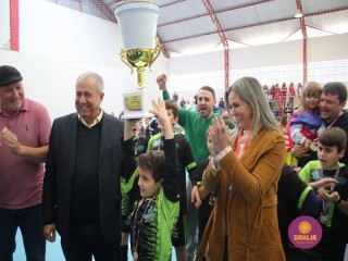 
<a style='margin-left: 5px;' class='btn btn-xs btn-social btn-facebook' href='https://www.facebook.com/sharer/sharer.php?u=https://www.boladovale.com.br/imgs/800-800-90/conteudo/fotos/1594/img8062.jpg' rel='popup' data-width='500' data-height='400'><i class='fa fa-facebook'></i>Compartilhar <span class='hidden-xs'>no Facebook</span>
</a> 
<a class='btn btn-default btn-xs' target='_blank' href='imgs/800-800-90/conteudo/fotos/1594/img8062.jpg'>
<span class='glyphicon glyphicon-cloud-download'></span> Salvar
</a> 
<span></span>