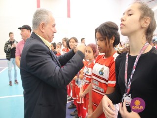 
<a style='margin-left: 5px;' class='btn btn-xs btn-social btn-facebook' href='https://www.facebook.com/sharer/sharer.php?u=https://www.boladovale.com.br/imgs/800-800-90/conteudo/fotos/1594/img8081.jpg' rel='popup' data-width='500' data-height='400'><i class='fa fa-facebook'></i>Compartilhar <span class='hidden-xs'>no Facebook</span>
</a> 
<a class='btn btn-default btn-xs' target='_blank' href='imgs/800-800-90/conteudo/fotos/1594/img8081.jpg'>
<span class='glyphicon glyphicon-cloud-download'></span> Salvar
</a> 
<span></span>