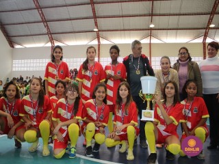 
<a style='margin-left: 5px;' class='btn btn-xs btn-social btn-facebook' href='https://www.facebook.com/sharer/sharer.php?u=https://www.boladovale.com.br/imgs/800-800-90/conteudo/fotos/1594/img8103.jpg' rel='popup' data-width='500' data-height='400'><i class='fa fa-facebook'></i>Compartilhar <span class='hidden-xs'>no Facebook</span>
</a> 
<a class='btn btn-default btn-xs' target='_blank' href='imgs/800-800-90/conteudo/fotos/1594/img8103.jpg'>
<span class='glyphicon glyphicon-cloud-download'></span> Salvar
</a> 
<span></span>
