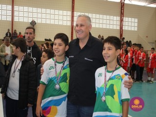 
<a style='margin-left: 5px;' class='btn btn-xs btn-social btn-facebook' href='https://www.facebook.com/sharer/sharer.php?u=https://www.boladovale.com.br/imgs/800-800-90/conteudo/fotos/1594/img8110.jpg' rel='popup' data-width='500' data-height='400'><i class='fa fa-facebook'></i>Compartilhar <span class='hidden-xs'>no Facebook</span>
</a> 
<a class='btn btn-default btn-xs' target='_blank' href='imgs/800-800-90/conteudo/fotos/1594/img8110.jpg'>
<span class='glyphicon glyphicon-cloud-download'></span> Salvar
</a> 
<span></span>
