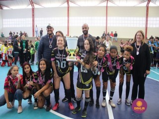 
<a style='margin-left: 5px;' class='btn btn-xs btn-social btn-facebook' href='https://www.facebook.com/sharer/sharer.php?u=https://www.boladovale.com.br/imgs/800-800-90/conteudo/fotos/1594/img8139.jpg' rel='popup' data-width='500' data-height='400'><i class='fa fa-facebook'></i>Compartilhar <span class='hidden-xs'>no Facebook</span>
</a> 
<a class='btn btn-default btn-xs' target='_blank' href='imgs/800-800-90/conteudo/fotos/1594/img8139.jpg'>
<span class='glyphicon glyphicon-cloud-download'></span> Salvar
</a> 
<span></span>