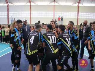 
<a style='margin-left: 5px;' class='btn btn-xs btn-social btn-facebook' href='https://www.facebook.com/sharer/sharer.php?u=https://www.boladovale.com.br/imgs/800-800-90/conteudo/fotos/1594/img8229.jpg' rel='popup' data-width='500' data-height='400'><i class='fa fa-facebook'></i>Compartilhar <span class='hidden-xs'>no Facebook</span>
</a> 
<a class='btn btn-default btn-xs' target='_blank' href='imgs/800-800-90/conteudo/fotos/1594/img8229.jpg'>
<span class='glyphicon glyphicon-cloud-download'></span> Salvar
</a> 
<span></span>