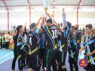 
<a style='margin-left: 5px;' class='btn btn-xs btn-social btn-facebook' href='https://www.facebook.com/sharer/sharer.php?u=https://www.boladovale.com.br/imgs/800-800-90/conteudo/fotos/1594/img8230.jpg' rel='popup' data-width='500' data-height='400'><i class='fa fa-facebook'></i>Compartilhar <span class='hidden-xs'>no Facebook</span>
</a> 
<a class='btn btn-default btn-xs' target='_blank' href='imgs/800-800-90/conteudo/fotos/1594/img8230.jpg'>
<span class='glyphicon glyphicon-cloud-download'></span> Salvar
</a> 
<span></span>
