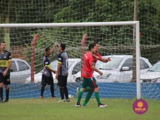 
<a style='margin-left: 5px;' class='btn btn-xs btn-social btn-facebook' href='https://www.facebook.com/sharer/sharer.php?u=https://www.boladovale.com.br/imgs/800-800-90/conteudo/fotos/1596/img8342.jpg' rel='popup' data-width='500' data-height='400'><i class='fa fa-facebook'></i>Compartilhar <span class='hidden-xs'>no Facebook</span>
</a> 
<a class='btn btn-default btn-xs' target='_blank' href='imgs/800-800-90/conteudo/fotos/1596/img8342.jpg'>
<span class='glyphicon glyphicon-cloud-download'></span> Salvar
</a> 
<span></span>