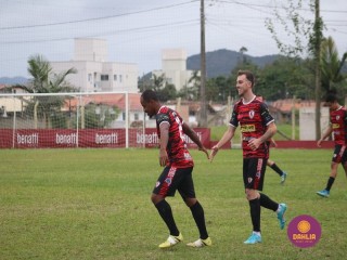 
<a style='margin-left: 5px;' class='btn btn-xs btn-social btn-facebook' href='https://www.facebook.com/sharer/sharer.php?u=https://www.boladovale.com.br/imgs/800-800-90/conteudo/fotos/1597/img8520.jpg' rel='popup' data-width='500' data-height='400'><i class='fa fa-facebook'></i>Compartilhar <span class='hidden-xs'>no Facebook</span>
</a> 
<a class='btn btn-default btn-xs' target='_blank' href='imgs/800-800-90/conteudo/fotos/1597/img8520.jpg'>
<span class='glyphicon glyphicon-cloud-download'></span> Salvar
</a> 
<span></span>