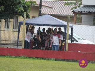 
<a style='margin-left: 5px;' class='btn btn-xs btn-social btn-facebook' href='https://www.facebook.com/sharer/sharer.php?u=https://www.boladovale.com.br/imgs/800-800-90/conteudo/fotos/1598/1-21.jpg' rel='popup' data-width='500' data-height='400'><i class='fa fa-facebook'></i>Compartilhar <span class='hidden-xs'>no Facebook</span>
</a> 
<a class='btn btn-default btn-xs' target='_blank' href='imgs/800-800-90/conteudo/fotos/1598/1-21.jpg'>
<span class='glyphicon glyphicon-cloud-download'></span> Salvar
</a> 
<span></span>