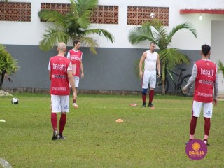 
<a style='margin-left: 5px;' class='btn btn-xs btn-social btn-facebook' href='https://www.facebook.com/sharer/sharer.php?u=https://www.boladovale.com.br/imgs/800-800-90/conteudo/fotos/1598/1-4.jpg' rel='popup' data-width='500' data-height='400'><i class='fa fa-facebook'></i>Compartilhar <span class='hidden-xs'>no Facebook</span>
</a> 
<a class='btn btn-default btn-xs' target='_blank' href='imgs/800-800-90/conteudo/fotos/1598/1-4.jpg'>
<span class='glyphicon glyphicon-cloud-download'></span> Salvar
</a> 
<span></span>