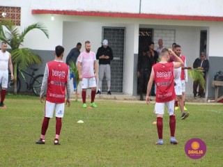 
<a style='margin-left: 5px;' class='btn btn-xs btn-social btn-facebook' href='https://www.facebook.com/sharer/sharer.php?u=https://www.boladovale.com.br/imgs/800-800-90/conteudo/fotos/1598/1-5.jpg' rel='popup' data-width='500' data-height='400'><i class='fa fa-facebook'></i>Compartilhar <span class='hidden-xs'>no Facebook</span>
</a> 
<a class='btn btn-default btn-xs' target='_blank' href='imgs/800-800-90/conteudo/fotos/1598/1-5.jpg'>
<span class='glyphicon glyphicon-cloud-download'></span> Salvar
</a> 
<span></span>