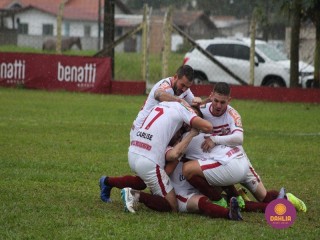 
<a style='margin-left: 5px;' class='btn btn-xs btn-social btn-facebook' href='https://www.facebook.com/sharer/sharer.php?u=https://www.boladovale.com.br/imgs/800-800-90/conteudo/fotos/1598/img0035.jpg' rel='popup' data-width='500' data-height='400'><i class='fa fa-facebook'></i>Compartilhar <span class='hidden-xs'>no Facebook</span>
</a> 
<a class='btn btn-default btn-xs' target='_blank' href='imgs/800-800-90/conteudo/fotos/1598/img0035.jpg'>
<span class='glyphicon glyphicon-cloud-download'></span> Salvar
</a> 
<span></span>