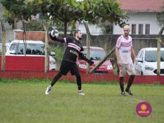 
<a style='margin-left: 5px;' class='btn btn-xs btn-social btn-facebook' href='https://www.facebook.com/sharer/sharer.php?u=https://www.boladovale.com.br/imgs/800-800-90/conteudo/fotos/1598/img0124.jpg' rel='popup' data-width='500' data-height='400'><i class='fa fa-facebook'></i>Compartilhar <span class='hidden-xs'>no Facebook</span>
</a> 
<a class='btn btn-default btn-xs' target='_blank' href='imgs/800-800-90/conteudo/fotos/1598/img0124.jpg'>
<span class='glyphicon glyphicon-cloud-download'></span> Salvar
</a> 
<span></span>