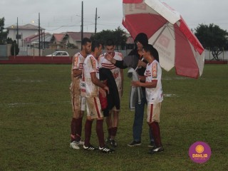 
<a style='margin-left: 5px;' class='btn btn-xs btn-social btn-facebook' href='https://www.facebook.com/sharer/sharer.php?u=https://www.boladovale.com.br/imgs/800-800-90/conteudo/fotos/1598/img0210.jpg' rel='popup' data-width='500' data-height='400'><i class='fa fa-facebook'></i>Compartilhar <span class='hidden-xs'>no Facebook</span>
</a> 
<a class='btn btn-default btn-xs' target='_blank' href='imgs/800-800-90/conteudo/fotos/1598/img0210.jpg'>
<span class='glyphicon glyphicon-cloud-download'></span> Salvar
</a> 
<span></span>