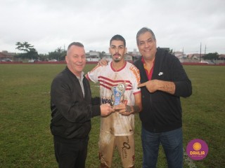 
<a style='margin-left: 5px;' class='btn btn-xs btn-social btn-facebook' href='https://www.facebook.com/sharer/sharer.php?u=https://www.boladovale.com.br/imgs/800-800-90/conteudo/fotos/1598/img0211.jpg' rel='popup' data-width='500' data-height='400'><i class='fa fa-facebook'></i>Compartilhar <span class='hidden-xs'>no Facebook</span>
</a> 
<a class='btn btn-default btn-xs' target='_blank' href='imgs/800-800-90/conteudo/fotos/1598/img0211.jpg'>
<span class='glyphicon glyphicon-cloud-download'></span> Salvar
</a> 
<span></span>