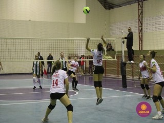 
<a style='margin-left: 5px;' class='btn btn-xs btn-social btn-facebook' href='https://www.facebook.com/sharer/sharer.php?u=https://www.boladovale.com.br/imgs/800-800-90/conteudo/fotos/1602/img8973.jpg' rel='popup' data-width='500' data-height='400'><i class='fa fa-facebook'></i>Compartilhar <span class='hidden-xs'>no Facebook</span>
</a> 
<a class='btn btn-default btn-xs' target='_blank' href='imgs/800-800-90/conteudo/fotos/1602/img8973.jpg'>
<span class='glyphicon glyphicon-cloud-download'></span> Salvar
</a> 
<span></span>