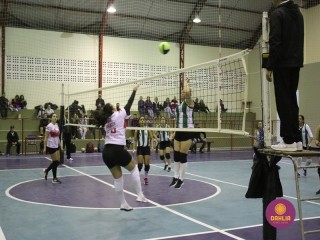
<a style='margin-left: 5px;' class='btn btn-xs btn-social btn-facebook' href='https://www.facebook.com/sharer/sharer.php?u=https://www.boladovale.com.br/imgs/800-800-90/conteudo/fotos/1602/img8986.jpg' rel='popup' data-width='500' data-height='400'><i class='fa fa-facebook'></i>Compartilhar <span class='hidden-xs'>no Facebook</span>
</a> 
<a class='btn btn-default btn-xs' target='_blank' href='imgs/800-800-90/conteudo/fotos/1602/img8986.jpg'>
<span class='glyphicon glyphicon-cloud-download'></span> Salvar
</a> 
<span></span>