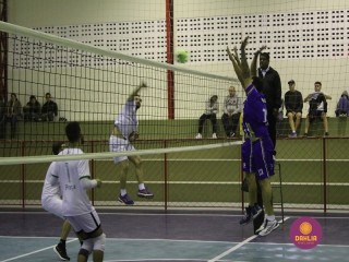 
<a style='margin-left: 5px;' class='btn btn-xs btn-social btn-facebook' href='https://www.facebook.com/sharer/sharer.php?u=https://www.boladovale.com.br/imgs/800-800-90/conteudo/fotos/1602/img9219.jpg' rel='popup' data-width='500' data-height='400'><i class='fa fa-facebook'></i>Compartilhar <span class='hidden-xs'>no Facebook</span>
</a> 
<a class='btn btn-default btn-xs' target='_blank' href='imgs/800-800-90/conteudo/fotos/1602/img9219.jpg'>
<span class='glyphicon glyphicon-cloud-download'></span> Salvar
</a> 
<span></span>