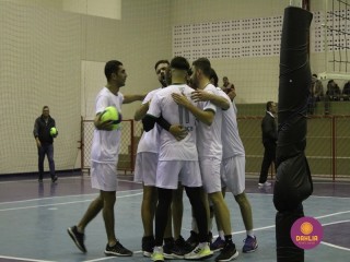 
<a style='margin-left: 5px;' class='btn btn-xs btn-social btn-facebook' href='https://www.facebook.com/sharer/sharer.php?u=https://www.boladovale.com.br/imgs/800-800-90/conteudo/fotos/1602/img9226.jpg' rel='popup' data-width='500' data-height='400'><i class='fa fa-facebook'></i>Compartilhar <span class='hidden-xs'>no Facebook</span>
</a> 
<a class='btn btn-default btn-xs' target='_blank' href='imgs/800-800-90/conteudo/fotos/1602/img9226.jpg'>
<span class='glyphicon glyphicon-cloud-download'></span> Salvar
</a> 
<span></span>