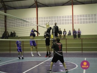 
<a style='margin-left: 5px;' class='btn btn-xs btn-social btn-facebook' href='https://www.facebook.com/sharer/sharer.php?u=https://www.boladovale.com.br/imgs/800-800-90/conteudo/fotos/1602/img9278.jpg' rel='popup' data-width='500' data-height='400'><i class='fa fa-facebook'></i>Compartilhar <span class='hidden-xs'>no Facebook</span>
</a> 
<a class='btn btn-default btn-xs' target='_blank' href='imgs/800-800-90/conteudo/fotos/1602/img9278.jpg'>
<span class='glyphicon glyphicon-cloud-download'></span> Salvar
</a> 
<span></span>