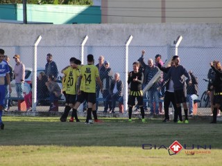 
<a style='margin-left: 5px;' class='btn btn-xs btn-social btn-facebook' href='https://www.facebook.com/sharer/sharer.php?u=https://www.boladovale.com.br/imgs/800-800-90/conteudo/fotos/1603/img9517.jpg' rel='popup' data-width='500' data-height='400'><i class='fa fa-facebook'></i>Compartilhar <span class='hidden-xs'>no Facebook</span>
</a> 
<a class='btn btn-default btn-xs' target='_blank' href='imgs/800-800-90/conteudo/fotos/1603/img9517.jpg'>
<span class='glyphicon glyphicon-cloud-download'></span> Salvar
</a> 
<span></span>