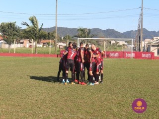 
<a style='margin-left: 5px;' class='btn btn-xs btn-social btn-facebook' href='https://www.facebook.com/sharer/sharer.php?u=https://www.boladovale.com.br/imgs/800-800-90/conteudo/fotos/1604/img0226.jpg' rel='popup' data-width='500' data-height='400'><i class='fa fa-facebook'></i>Compartilhar <span class='hidden-xs'>no Facebook</span>
</a> 
<a class='btn btn-default btn-xs' target='_blank' href='imgs/800-800-90/conteudo/fotos/1604/img0226.jpg'>
<span class='glyphicon glyphicon-cloud-download'></span> Salvar
</a> 
<span></span>