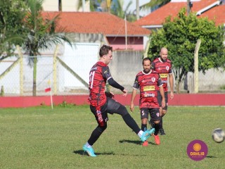 
<a style='margin-left: 5px;' class='btn btn-xs btn-social btn-facebook' href='https://www.facebook.com/sharer/sharer.php?u=https://www.boladovale.com.br/imgs/800-800-90/conteudo/fotos/1604/img0234.jpg' rel='popup' data-width='500' data-height='400'><i class='fa fa-facebook'></i>Compartilhar <span class='hidden-xs'>no Facebook</span>
</a> 
<a class='btn btn-default btn-xs' target='_blank' href='imgs/800-800-90/conteudo/fotos/1604/img0234.jpg'>
<span class='glyphicon glyphicon-cloud-download'></span> Salvar
</a> 
<span></span>