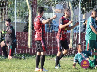 
<a style='margin-left: 5px;' class='btn btn-xs btn-social btn-facebook' href='https://www.facebook.com/sharer/sharer.php?u=https://www.boladovale.com.br/imgs/800-800-90/conteudo/fotos/1604/img0318.jpg' rel='popup' data-width='500' data-height='400'><i class='fa fa-facebook'></i>Compartilhar <span class='hidden-xs'>no Facebook</span>
</a> 
<a class='btn btn-default btn-xs' target='_blank' href='imgs/800-800-90/conteudo/fotos/1604/img0318.jpg'>
<span class='glyphicon glyphicon-cloud-download'></span> Salvar
</a> 
<span></span>