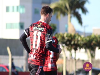 
<a style='margin-left: 5px;' class='btn btn-xs btn-social btn-facebook' href='https://www.facebook.com/sharer/sharer.php?u=https://www.boladovale.com.br/imgs/800-800-90/conteudo/fotos/1604/img0327.jpg' rel='popup' data-width='500' data-height='400'><i class='fa fa-facebook'></i>Compartilhar <span class='hidden-xs'>no Facebook</span>
</a> 
<a class='btn btn-default btn-xs' target='_blank' href='imgs/800-800-90/conteudo/fotos/1604/img0327.jpg'>
<span class='glyphicon glyphicon-cloud-download'></span> Salvar
</a> 
<span></span>