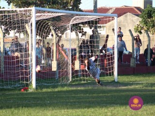 
<a style='margin-left: 5px;' class='btn btn-xs btn-social btn-facebook' href='https://www.facebook.com/sharer/sharer.php?u=https://www.boladovale.com.br/imgs/800-800-90/conteudo/fotos/1604/img0345.jpg' rel='popup' data-width='500' data-height='400'><i class='fa fa-facebook'></i>Compartilhar <span class='hidden-xs'>no Facebook</span>
</a> 
<a class='btn btn-default btn-xs' target='_blank' href='imgs/800-800-90/conteudo/fotos/1604/img0345.jpg'>
<span class='glyphicon glyphicon-cloud-download'></span> Salvar
</a> 
<span></span>