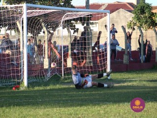 
<a style='margin-left: 5px;' class='btn btn-xs btn-social btn-facebook' href='https://www.facebook.com/sharer/sharer.php?u=https://www.boladovale.com.br/imgs/800-800-90/conteudo/fotos/1604/img0347.jpg' rel='popup' data-width='500' data-height='400'><i class='fa fa-facebook'></i>Compartilhar <span class='hidden-xs'>no Facebook</span>
</a> 
<a class='btn btn-default btn-xs' target='_blank' href='imgs/800-800-90/conteudo/fotos/1604/img0347.jpg'>
<span class='glyphicon glyphicon-cloud-download'></span> Salvar
</a> 
<span></span>