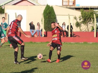 
<a style='margin-left: 5px;' class='btn btn-xs btn-social btn-facebook' href='https://www.facebook.com/sharer/sharer.php?u=https://www.boladovale.com.br/imgs/800-800-90/conteudo/fotos/1604/img0351.jpg' rel='popup' data-width='500' data-height='400'><i class='fa fa-facebook'></i>Compartilhar <span class='hidden-xs'>no Facebook</span>
</a> 
<a class='btn btn-default btn-xs' target='_blank' href='imgs/800-800-90/conteudo/fotos/1604/img0351.jpg'>
<span class='glyphicon glyphicon-cloud-download'></span> Salvar
</a> 
<span></span>