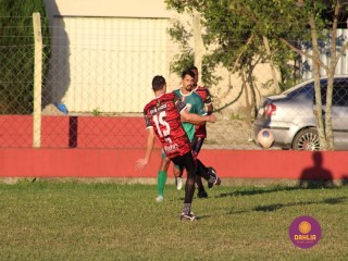 
<a style='margin-left: 5px;' class='btn btn-xs btn-social btn-facebook' href='https://www.facebook.com/sharer/sharer.php?u=https://www.boladovale.com.br/imgs/800-800-90/conteudo/fotos/1604/img0371.jpg' rel='popup' data-width='500' data-height='400'><i class='fa fa-facebook'></i>Compartilhar <span class='hidden-xs'>no Facebook</span>
</a> 
<a class='btn btn-default btn-xs' target='_blank' href='imgs/800-800-90/conteudo/fotos/1604/img0371.jpg'>
<span class='glyphicon glyphicon-cloud-download'></span> Salvar
</a> 
<span></span>