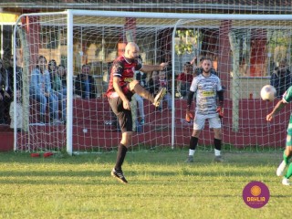 
<a style='margin-left: 5px;' class='btn btn-xs btn-social btn-facebook' href='https://www.facebook.com/sharer/sharer.php?u=https://www.boladovale.com.br/imgs/800-800-90/conteudo/fotos/1604/img0375.jpg' rel='popup' data-width='500' data-height='400'><i class='fa fa-facebook'></i>Compartilhar <span class='hidden-xs'>no Facebook</span>
</a> 
<a class='btn btn-default btn-xs' target='_blank' href='imgs/800-800-90/conteudo/fotos/1604/img0375.jpg'>
<span class='glyphicon glyphicon-cloud-download'></span> Salvar
</a> 
<span></span>