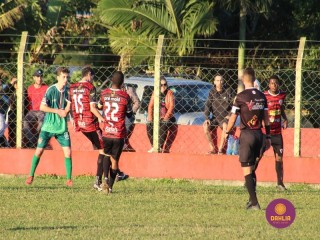 
<a style='margin-left: 5px;' class='btn btn-xs btn-social btn-facebook' href='https://www.facebook.com/sharer/sharer.php?u=https://www.boladovale.com.br/imgs/800-800-90/conteudo/fotos/1604/img0378.jpg' rel='popup' data-width='500' data-height='400'><i class='fa fa-facebook'></i>Compartilhar <span class='hidden-xs'>no Facebook</span>
</a> 
<a class='btn btn-default btn-xs' target='_blank' href='imgs/800-800-90/conteudo/fotos/1604/img0378.jpg'>
<span class='glyphicon glyphicon-cloud-download'></span> Salvar
</a> 
<span></span>