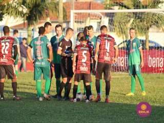 
<a style='margin-left: 5px;' class='btn btn-xs btn-social btn-facebook' href='https://www.facebook.com/sharer/sharer.php?u=https://www.boladovale.com.br/imgs/800-800-90/conteudo/fotos/1604/img0394.jpg' rel='popup' data-width='500' data-height='400'><i class='fa fa-facebook'></i>Compartilhar <span class='hidden-xs'>no Facebook</span>
</a> 
<a class='btn btn-default btn-xs' target='_blank' href='imgs/800-800-90/conteudo/fotos/1604/img0394.jpg'>
<span class='glyphicon glyphicon-cloud-download'></span> Salvar
</a> 
<span></span>