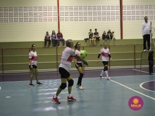 
<a style='margin-left: 5px;' class='btn btn-xs btn-social btn-facebook' href='https://www.facebook.com/sharer/sharer.php?u=https://www.boladovale.com.br/imgs/800-800-90/conteudo/fotos/1609/img0105.jpg' rel='popup' data-width='500' data-height='400'><i class='fa fa-facebook'></i>Compartilhar <span class='hidden-xs'>no Facebook</span>
</a> 
<a class='btn btn-default btn-xs' target='_blank' href='imgs/800-800-90/conteudo/fotos/1609/img0105.jpg'>
<span class='glyphicon glyphicon-cloud-download'></span> Salvar
</a> 
<span></span>