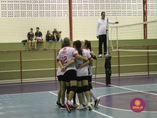 
<a style='margin-left: 5px;' class='btn btn-xs btn-social btn-facebook' href='https://www.facebook.com/sharer/sharer.php?u=https://www.boladovale.com.br/imgs/800-800-90/conteudo/fotos/1609/img0107.jpg' rel='popup' data-width='500' data-height='400'><i class='fa fa-facebook'></i>Compartilhar <span class='hidden-xs'>no Facebook</span>
</a> 
<a class='btn btn-default btn-xs' target='_blank' href='imgs/800-800-90/conteudo/fotos/1609/img0107.jpg'>
<span class='glyphicon glyphicon-cloud-download'></span> Salvar
</a> 
<span></span>