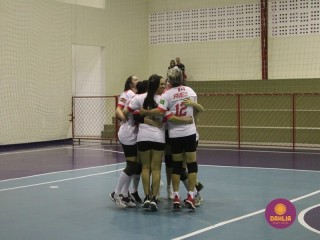 
<a style='margin-left: 5px;' class='btn btn-xs btn-social btn-facebook' href='https://www.facebook.com/sharer/sharer.php?u=https://www.boladovale.com.br/imgs/800-800-90/conteudo/fotos/1609/img0141.jpg' rel='popup' data-width='500' data-height='400'><i class='fa fa-facebook'></i>Compartilhar <span class='hidden-xs'>no Facebook</span>
</a> 
<a class='btn btn-default btn-xs' target='_blank' href='imgs/800-800-90/conteudo/fotos/1609/img0141.jpg'>
<span class='glyphicon glyphicon-cloud-download'></span> Salvar
</a> 
<span></span>