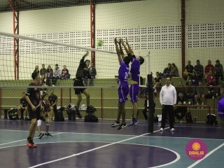 
<a style='margin-left: 5px;' class='btn btn-xs btn-social btn-facebook' href='https://www.facebook.com/sharer/sharer.php?u=https://www.boladovale.com.br/imgs/800-800-90/conteudo/fotos/1609/img0193.jpg' rel='popup' data-width='500' data-height='400'><i class='fa fa-facebook'></i>Compartilhar <span class='hidden-xs'>no Facebook</span>
</a> 
<a class='btn btn-default btn-xs' target='_blank' href='imgs/800-800-90/conteudo/fotos/1609/img0193.jpg'>
<span class='glyphicon glyphicon-cloud-download'></span> Salvar
</a> 
<span></span>