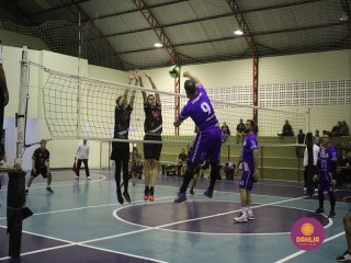 
<a style='margin-left: 5px;' class='btn btn-xs btn-social btn-facebook' href='https://www.facebook.com/sharer/sharer.php?u=https://www.boladovale.com.br/imgs/800-800-90/conteudo/fotos/1609/img0202.jpg' rel='popup' data-width='500' data-height='400'><i class='fa fa-facebook'></i>Compartilhar <span class='hidden-xs'>no Facebook</span>
</a> 
<a class='btn btn-default btn-xs' target='_blank' href='imgs/800-800-90/conteudo/fotos/1609/img0202.jpg'>
<span class='glyphicon glyphicon-cloud-download'></span> Salvar
</a> 
<span></span>