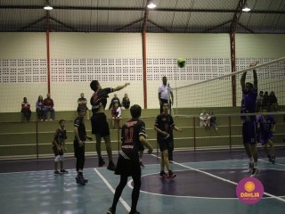 
<a style='margin-left: 5px;' class='btn btn-xs btn-social btn-facebook' href='https://www.facebook.com/sharer/sharer.php?u=https://www.boladovale.com.br/imgs/800-800-90/conteudo/fotos/1609/img0258.jpg' rel='popup' data-width='500' data-height='400'><i class='fa fa-facebook'></i>Compartilhar <span class='hidden-xs'>no Facebook</span>
</a> 
<a class='btn btn-default btn-xs' target='_blank' href='imgs/800-800-90/conteudo/fotos/1609/img0258.jpg'>
<span class='glyphicon glyphicon-cloud-download'></span> Salvar
</a> 
<span></span>