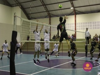 
<a style='margin-left: 5px;' class='btn btn-xs btn-social btn-facebook' href='https://www.facebook.com/sharer/sharer.php?u=https://www.boladovale.com.br/imgs/800-800-90/conteudo/fotos/1609/img0315.jpg' rel='popup' data-width='500' data-height='400'><i class='fa fa-facebook'></i>Compartilhar <span class='hidden-xs'>no Facebook</span>
</a> 
<a class='btn btn-default btn-xs' target='_blank' href='imgs/800-800-90/conteudo/fotos/1609/img0315.jpg'>
<span class='glyphicon glyphicon-cloud-download'></span> Salvar
</a> 
<span></span>