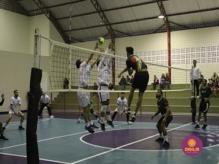 
<a style='margin-left: 5px;' class='btn btn-xs btn-social btn-facebook' href='https://www.facebook.com/sharer/sharer.php?u=https://www.boladovale.com.br/imgs/800-800-90/conteudo/fotos/1609/img0316.jpg' rel='popup' data-width='500' data-height='400'><i class='fa fa-facebook'></i>Compartilhar <span class='hidden-xs'>no Facebook</span>
</a> 
<a class='btn btn-default btn-xs' target='_blank' href='imgs/800-800-90/conteudo/fotos/1609/img0316.jpg'>
<span class='glyphicon glyphicon-cloud-download'></span> Salvar
</a> 
<span></span>